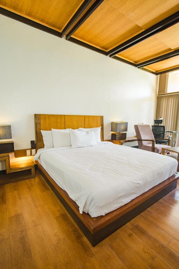 Hotel The Park - Silang Exterior foto